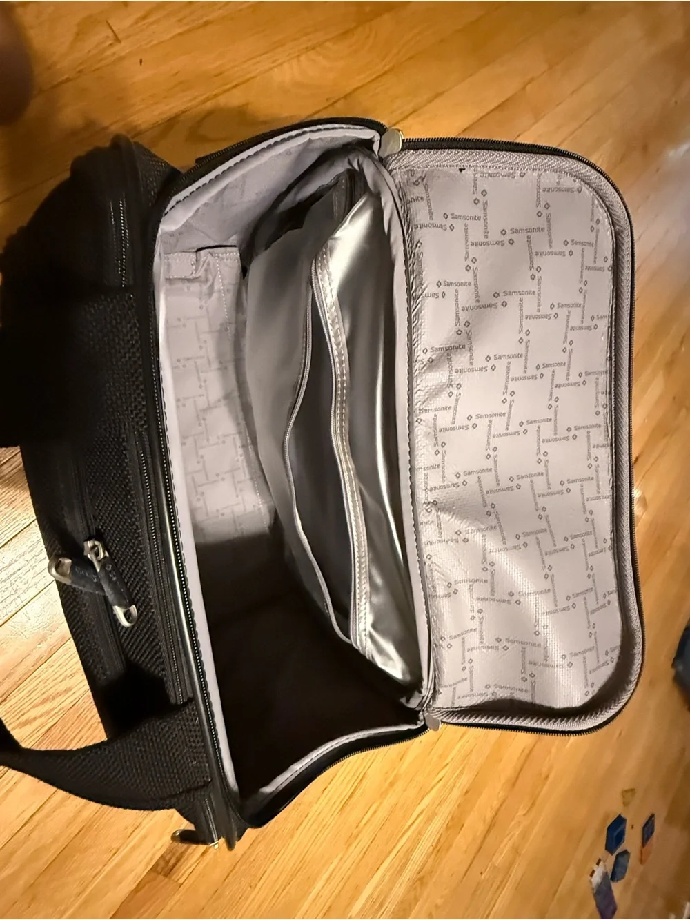 Samsonite Carry On Overnight Shoulder Bag Luggage Black Mobility Series 16